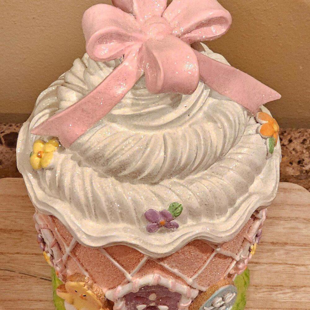 Easter LED Light-up Cupcake House - Picture 7 of 9
